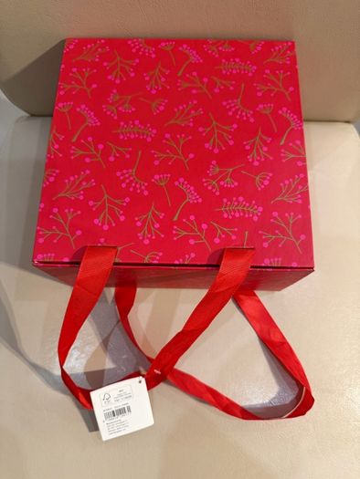 Flying Tiger gift box with magnetic closure 19cm L x 19cm W x 9cm H