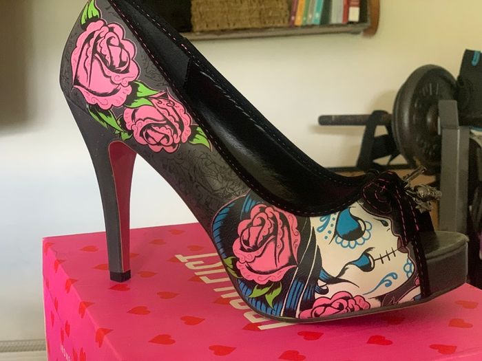 8 Pairs of Heels - size 9