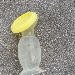 Haakaa silicone breast pump and cover
