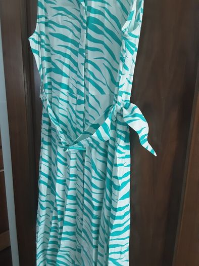 ladies buttoned belted dress