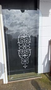 Bath shower screen