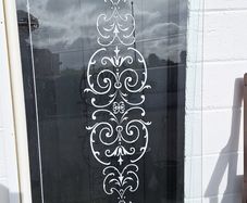 Bath shower screen