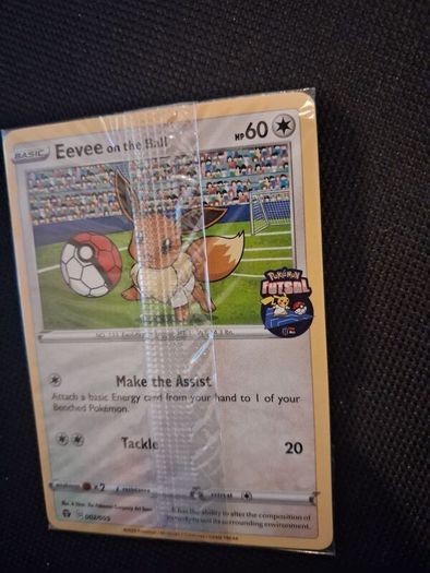 Pokemon Card : Eevee on the ball 002