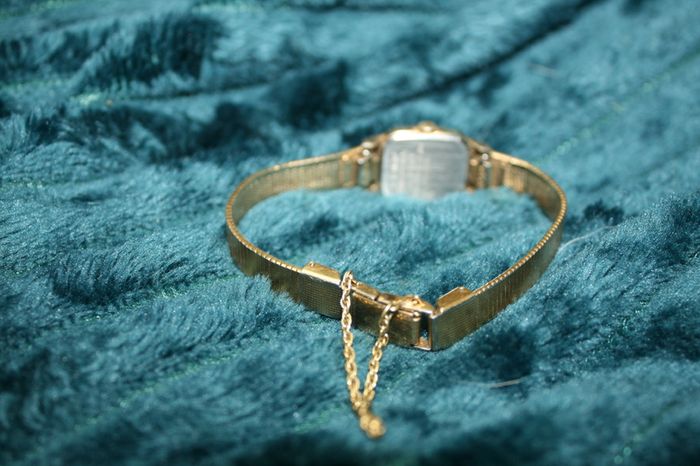 Ladies Seiko Gold Tone Quartz Watch (fresh battery works fine)