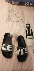 levis pool slides slippers