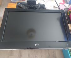 32 inch LG TV with remote and stand in box