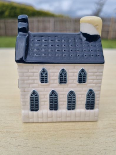 KLM miniature house made of Delft Blue ceramic,