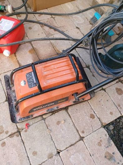 Electric wacker