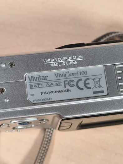 Vivitar Vivicam 4100 Digital Camera 4mp Mega Pixels Compact Takes 2 X Aa Batteries