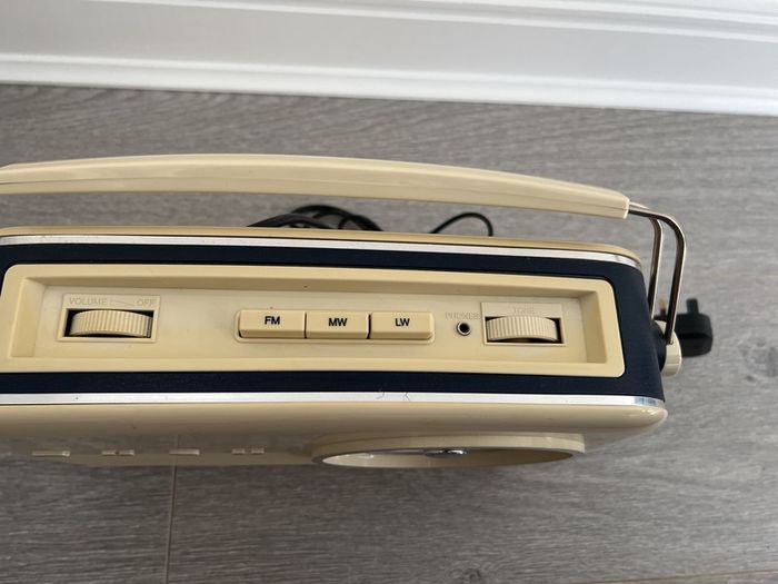 Bush retro style radio