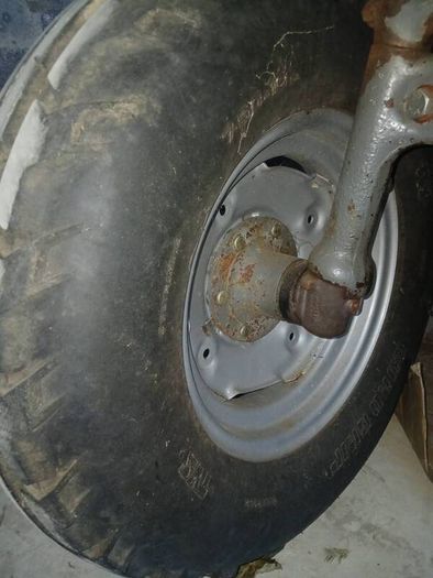 Tractor tyre mf 135 front wheel. 7.5 x 16 swap for 6.0 x 16