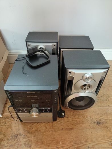 Panasonic SA-AK750 5xCD / USB / Audio in / FM / AM / Tape Player