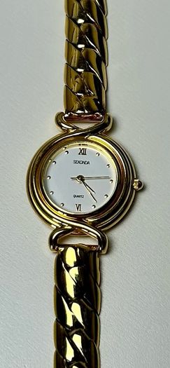 Vintage Sekonda Gold Tone Ladies Quartz Watch New Battery