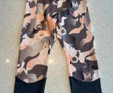 DECATHLON Girls 3/4 length Sports Leggings  - AGE: 10-11 - AS NEW