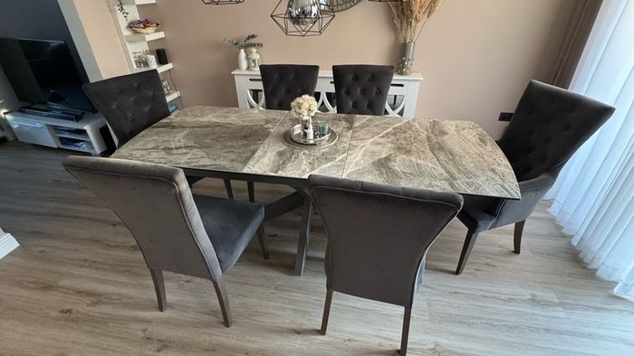Dinning table and 6 chairs