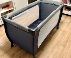 Travel cot