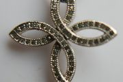 Silver Plated Equilibrium Necklace and a decorative cross length 18" - 4,6g