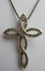 Silver Plated Equilibrium Necklace and a decorative cross length 18" - 4,6g