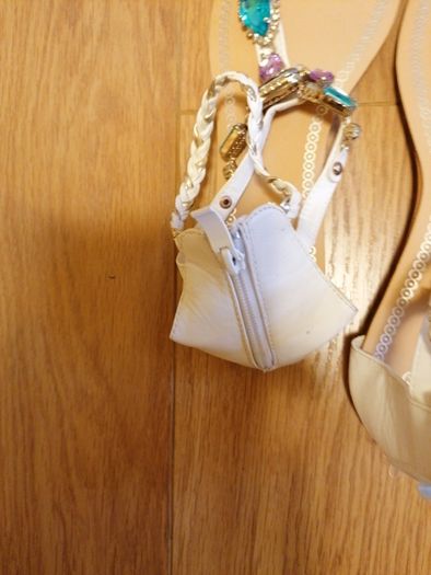 Women's White Jewelled Summer White Sandals NEW Toe Post SIZE 40