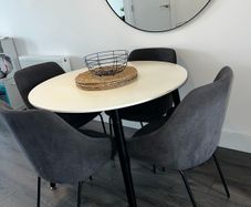 Round Table