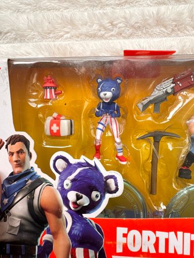 Fortnite Battle Royale Collection Star Spangled Trooper Fireworks Team Leader Damaged Box Please see photos