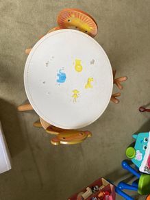 kids small table and chairs