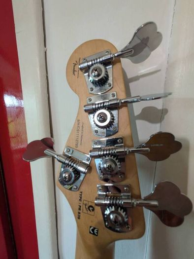 Squier Deluxe Jazz Bass Active V