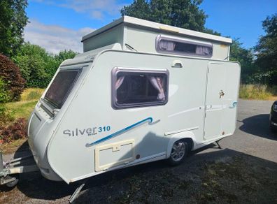 Compact Caravan- perfect for festivals!