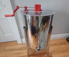 Honey extractor
