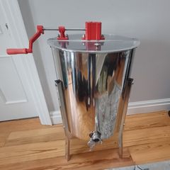 Honey extractor