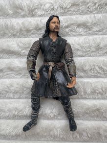 Lord of the Rings Helm's Deep Aragorn Action Figure Damaged NO Finger approx. 16 cm. Used Please see photos