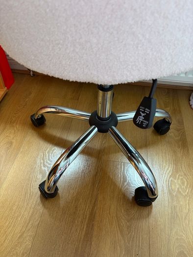 Chair with wheels