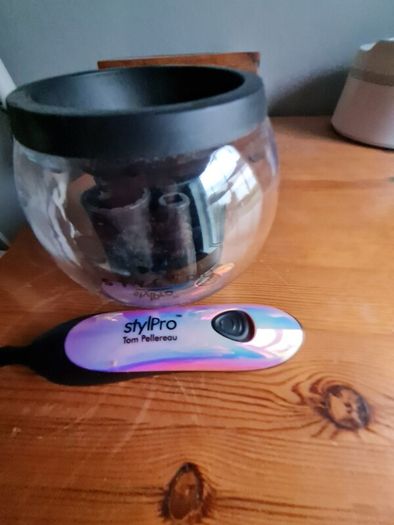 Makeup brush cleaner