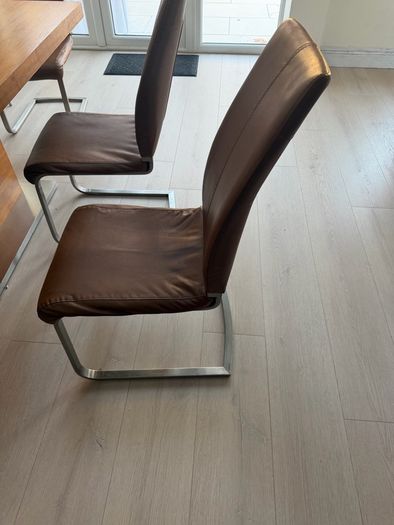 table and chairs