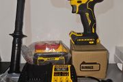 DeWALT DCD1007 3-Speed Premium Brushless Hammer Drill, 6Ah Flexvolt 18v/54v Battery, Charger and Bag.