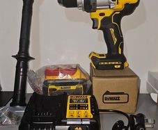 DeWALT DCD1007 3-Speed Premium Brushless Hammer Drill, 6Ah Flexvolt 18v/54v Battery, Charger and Bag.