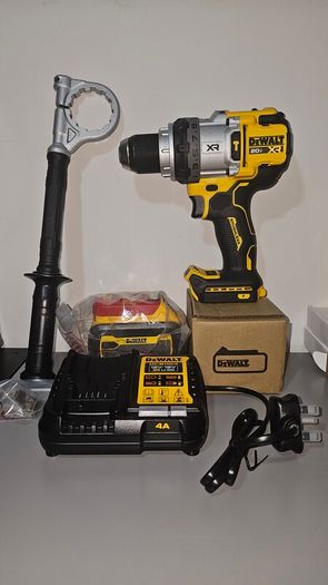 DeWALT DCD1007 3-Speed Premium Brushless Hammer Drill, 6Ah Flexvolt 18v/54v Battery, Charger and Bag.