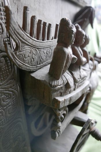 Ancient Chinese Bas-relief in Oak - Chinese Hand Carved Oak ,Antique Wall Art. (big thick and heavy) 22,8" x 21,5" thickness 8"