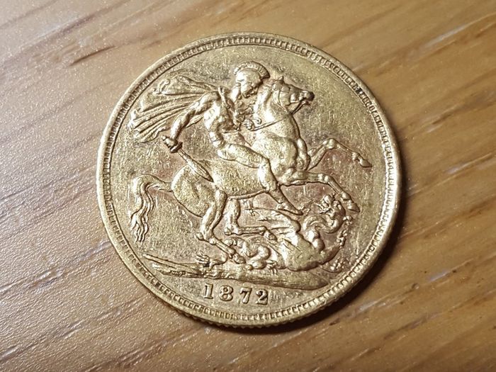Full Sovereign 1872 Sydney Quenn Victoria