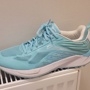 Hockey shoes