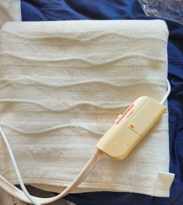 Heating blanket single