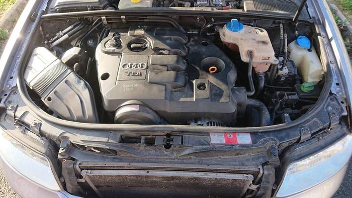 Audi a4 b6 s-line 1.9tdi AVF 6 speed manual 130 HP 17 inch alloy wheels ( x5) 235 /45 tyres all parts breaking door blades spoiler wind reflectors