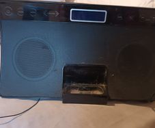Ipod speaker and radio dock