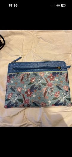 Carolyn Donnelly tablet/document holder