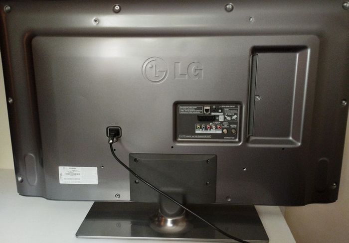 LG 42 inch Smart TV with 3D inc Glasses