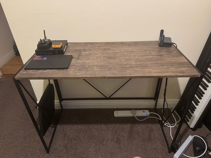 Foldable desk