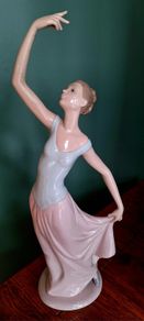 NAO Porcelain Lady (Handmade in Spain)