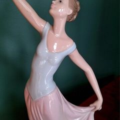 NAO Porcelain Lady (Handmade in Spain)