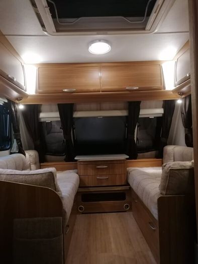 Lunar Lexon 560 4 Berth Caravan 2010