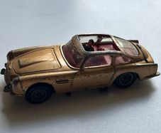 corgi james Bond DB5